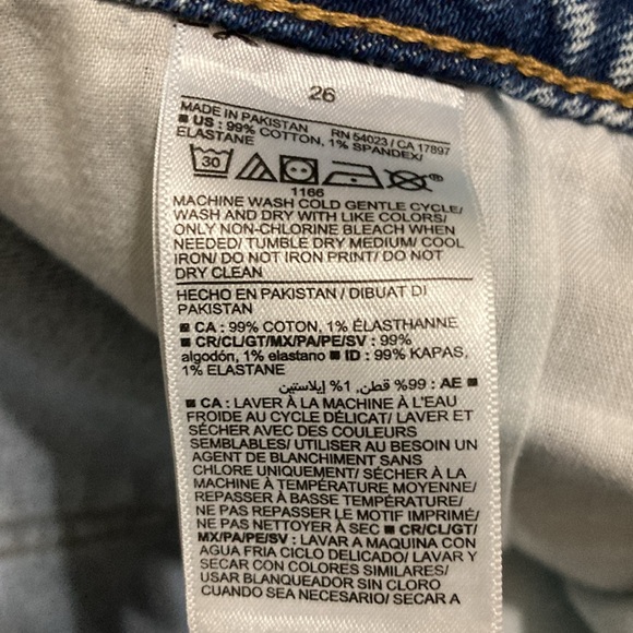 Old navy High-Rise O.G. Straight distressed cutoff-style jean shorts - Size 26 - Picture 4 of 4